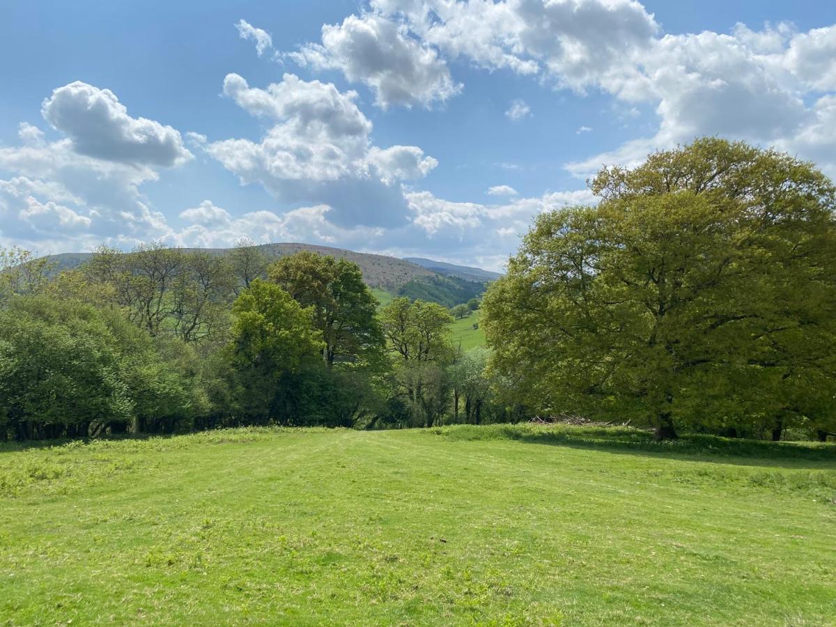 Hotel Black Mountains Glamping Abergavenny Esterno foto